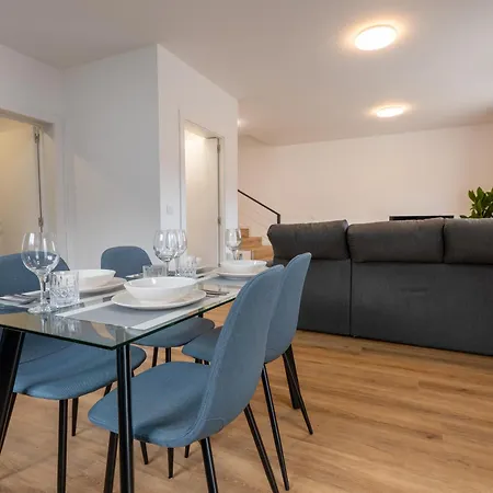 Casa vacanze The Village View I, By Op *